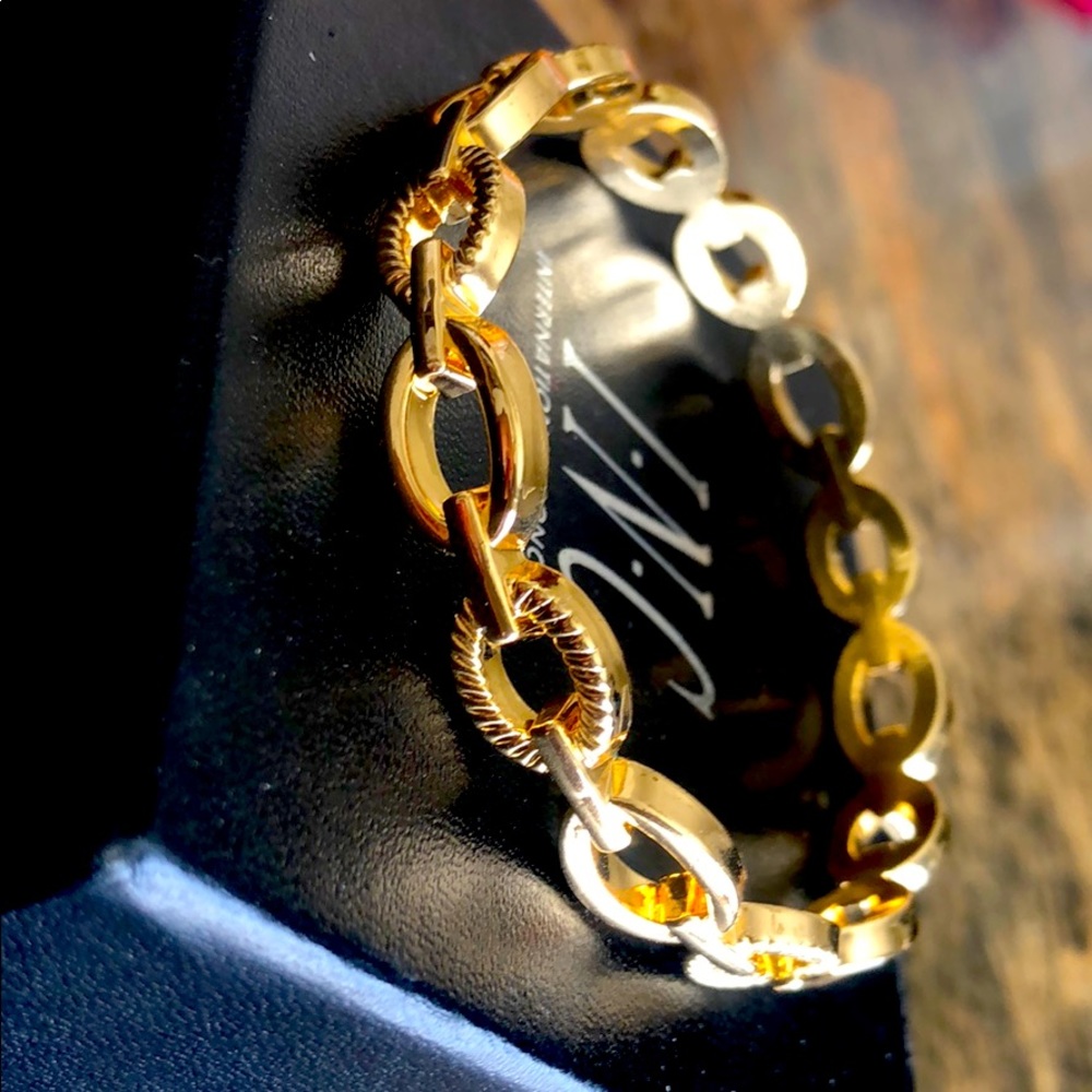 Bracelets - Picture 4 of 5